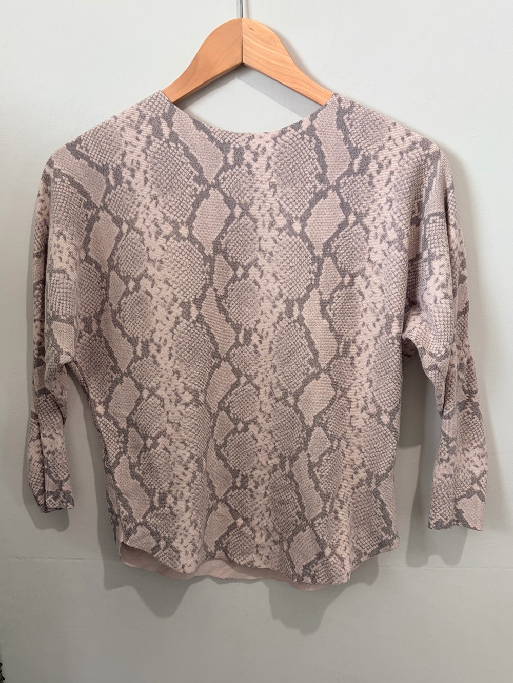 Sioni Snakeskin Print Sweater Top XS Beige Grey Snakeskin Dolman Knit Pullover